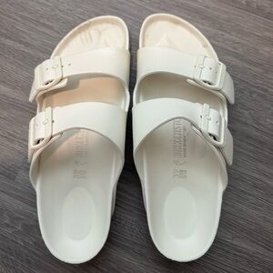Birkenstock Cream Arizona Essentials Sandals